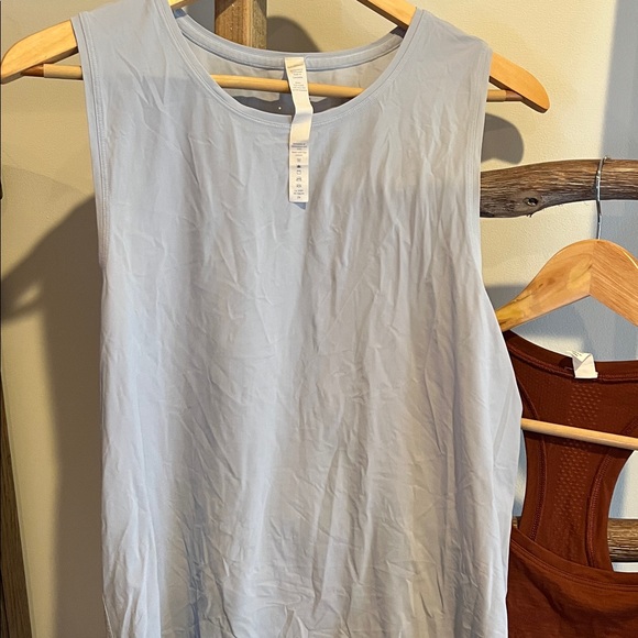 Lululemon EUC tank top lot size 10 - Picture 2 of 7